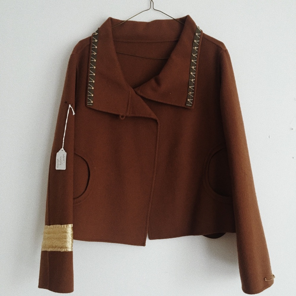 🫐2/$25 SALE - Brown Jacket with Gold Accents